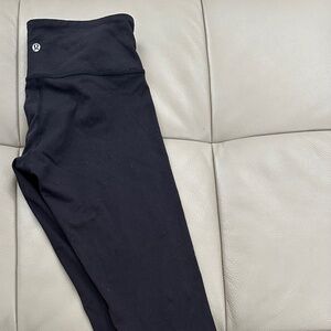 GUC women’s lululemon leggings - size 8
